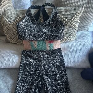 Old Navy Black and White Speckled Sports Bra and Leggings Set